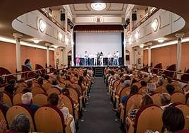 Homenaje a los artesanos del barro en el Teatro Apolo.