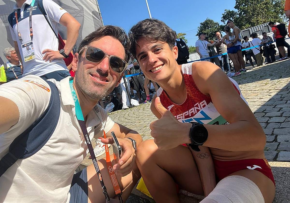 Selfi de Jacinto Garzón con María Pérez tras concluir la carrera de 35 kilómetros.