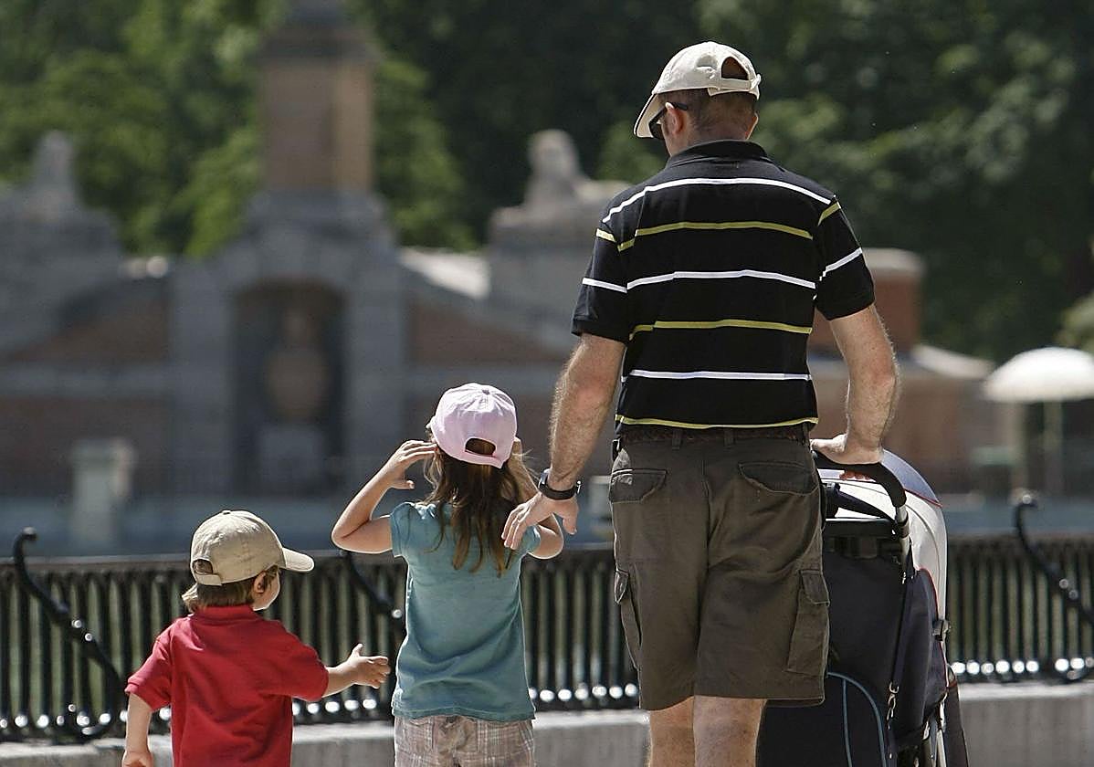 Los trabajadores con hijos que coticen un tiempo determinado tienen derecho a un subsidio de 480 euros