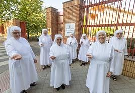 Las siete hermanitas de los pobres de Granada.