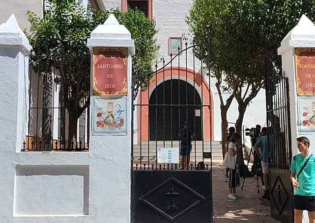 La parroquia de la Divina Pastora de Motril en la que permanece encerrada la madre de Rubiales en huelga de hambre.