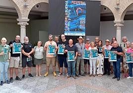 Autoridades municipales y algunos de los y las participantes.