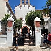 La madre de Rubiales continúa su encierro en la iglesia de Motril a base de agua y bebidas isotónicas