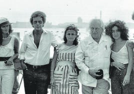 Javier, Luis, Alberti y Álvaro con Carmen Chacón y Mercedes Moya en 1983.