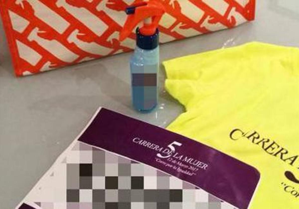 Quitagrasas en la bolsa del corredor de la Carrera de la Mujer de Almería de 2017