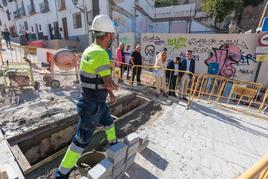 La alcaldesa de Granada, Marifrán Carazo, visitando las obras.