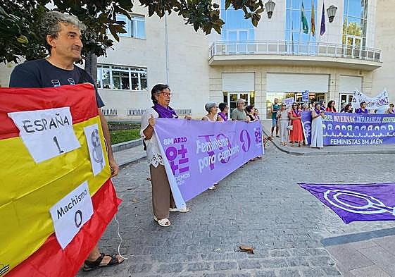 Concentración frente a la Subdelegación del Gobierno en Jaén.