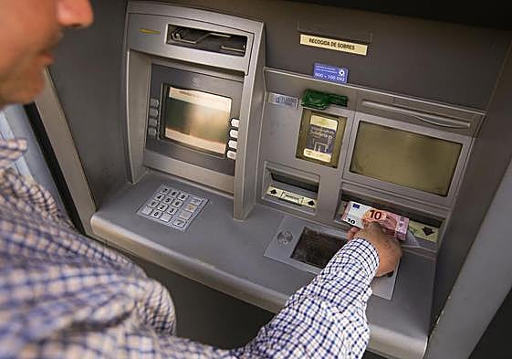 Así es el importante cambio en los cajeros de CaixaBank, BBVA y el resto de bancos.