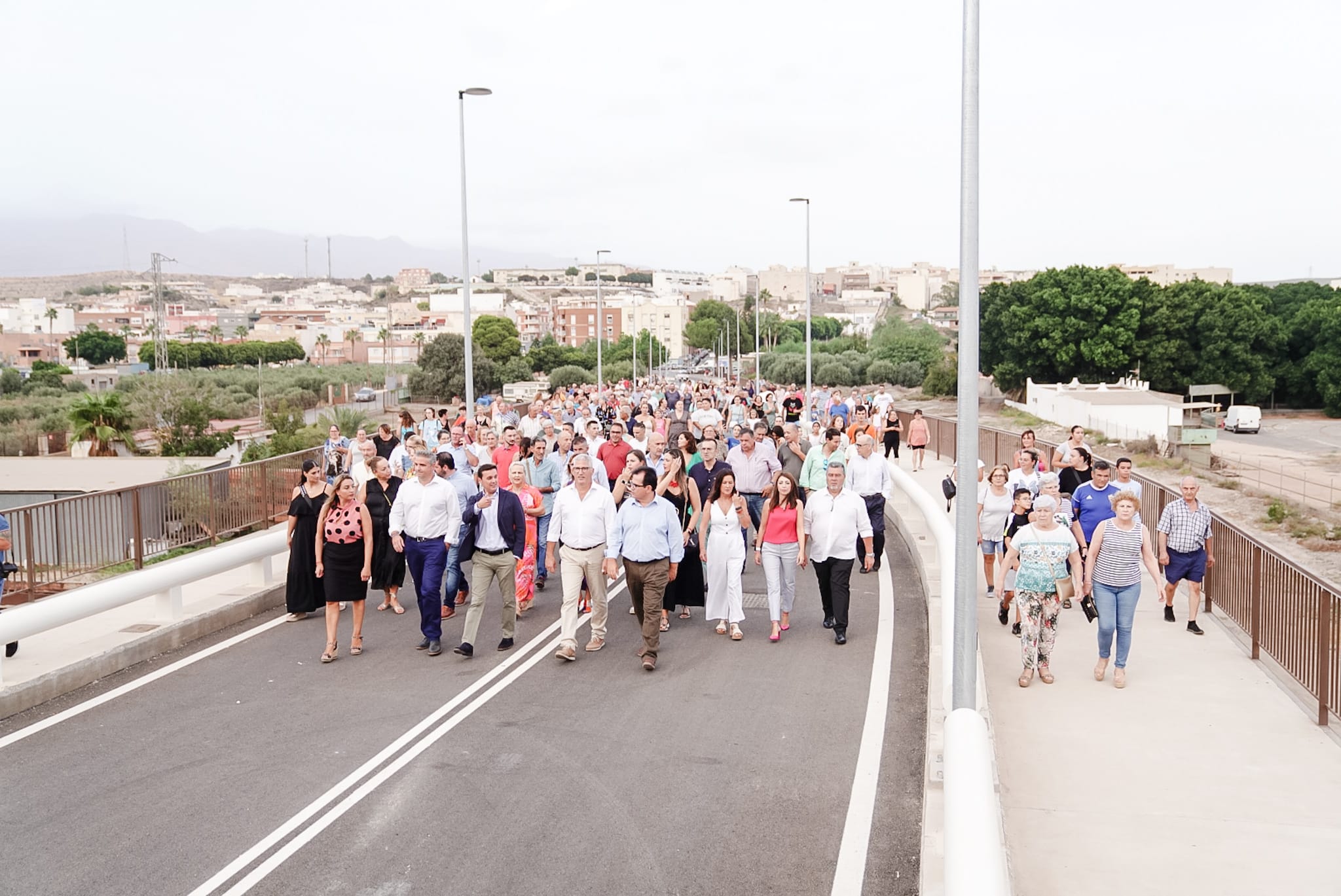 Huércal y Viator 'vuelven' a estar conectados por el puente que