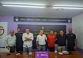 Algunos integrantes del Consejo de Administración y de la plantilla del primer equipo.