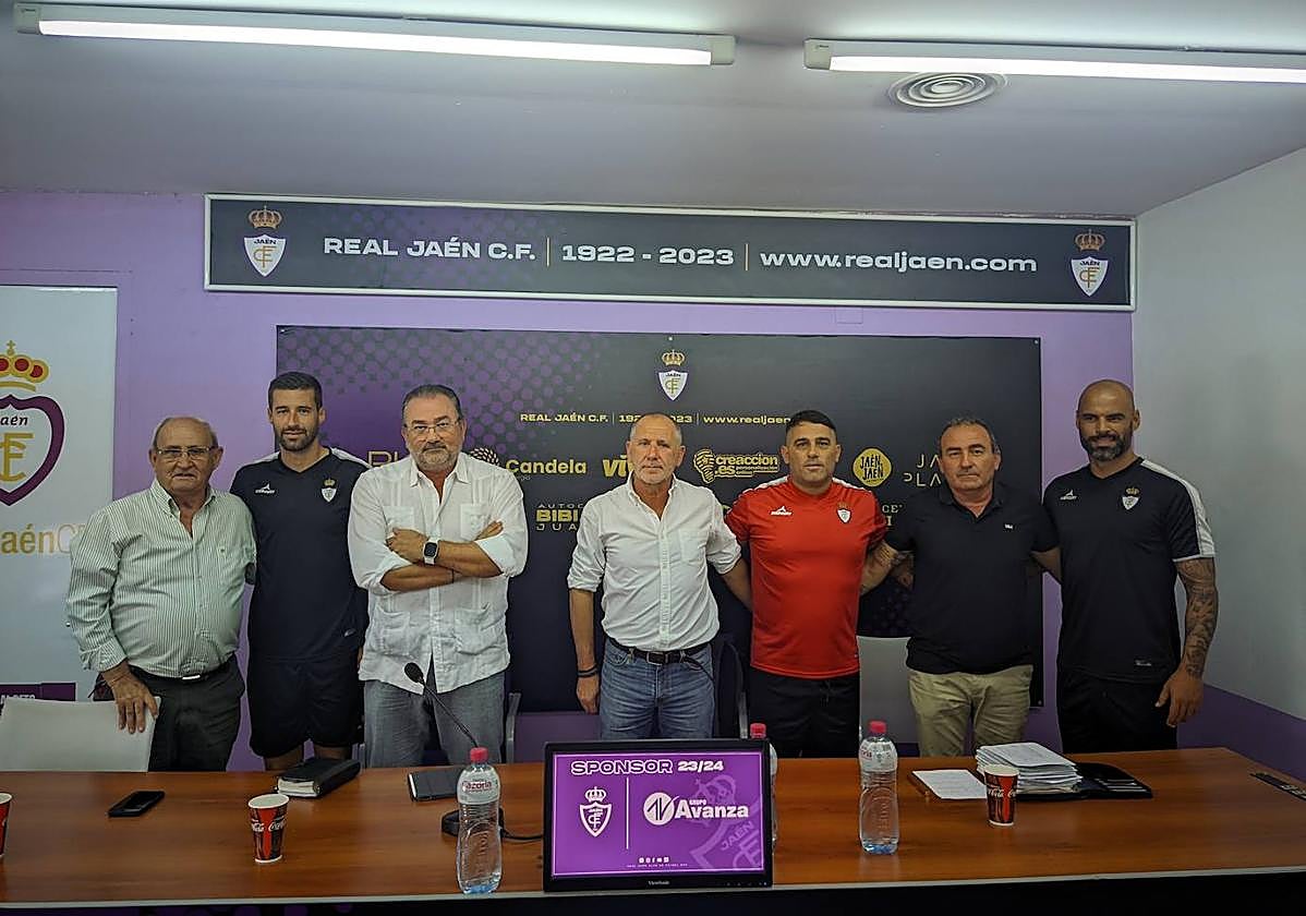 Algunos integrantes del Consejo de Administración y de la plantilla del primer equipo.