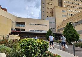 Acceso a las Urgencias del Hospital Universitario de Jaén.