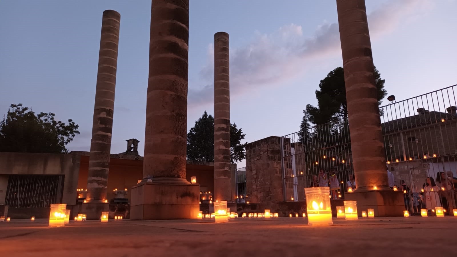 El &#039;Renacimiento a la luz de las velas&#039; de Beza, en imágenes