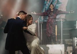 Juan Carlos y Lidia bailando '5 Sentíos' junto a India Martínez.