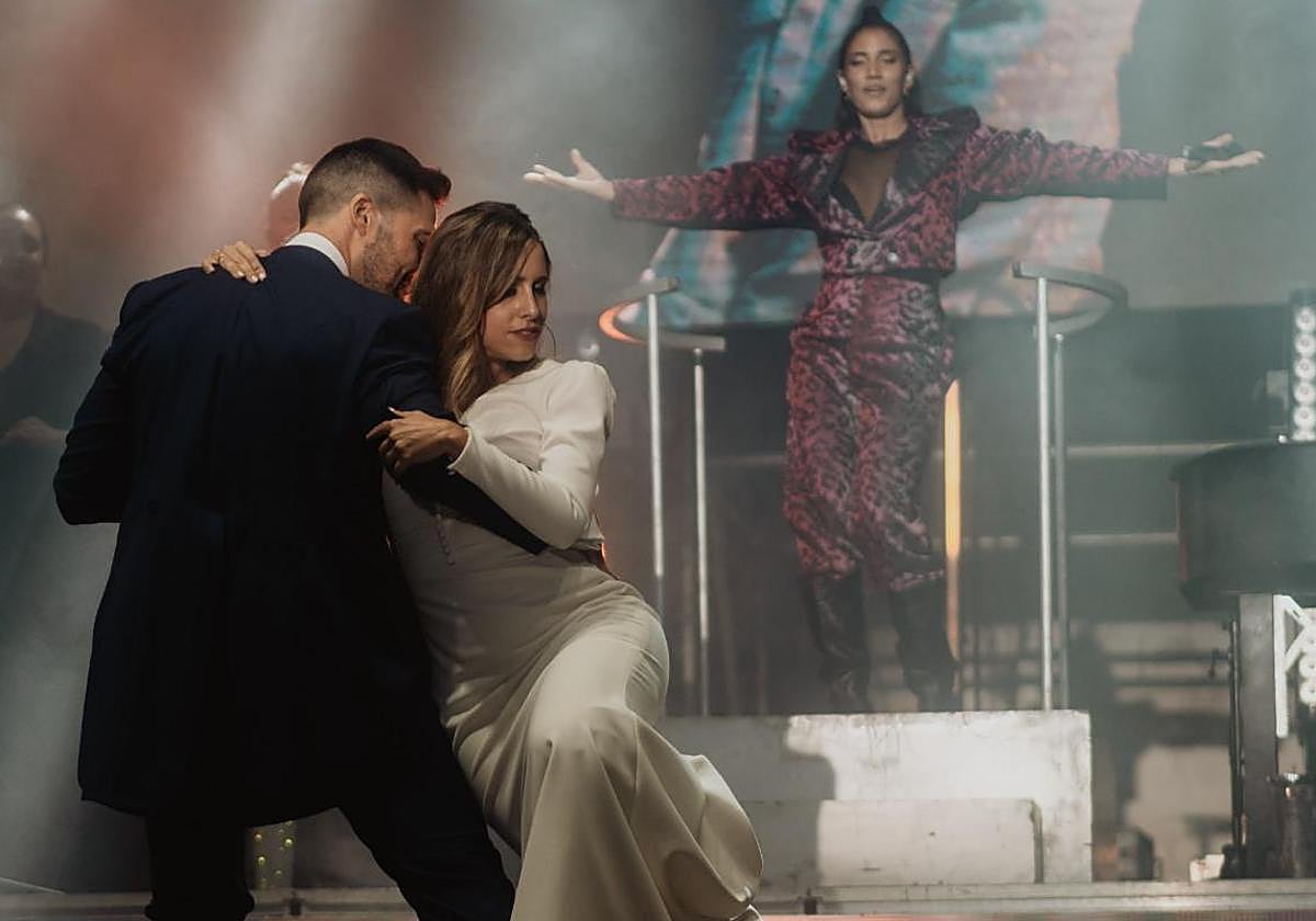 Juan Carlos y Lidia bailando '5 Sentíos' junto a India Martínez.