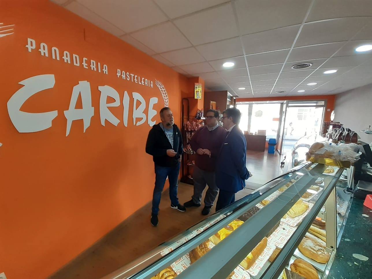 El delegado en una visita a una empresa.