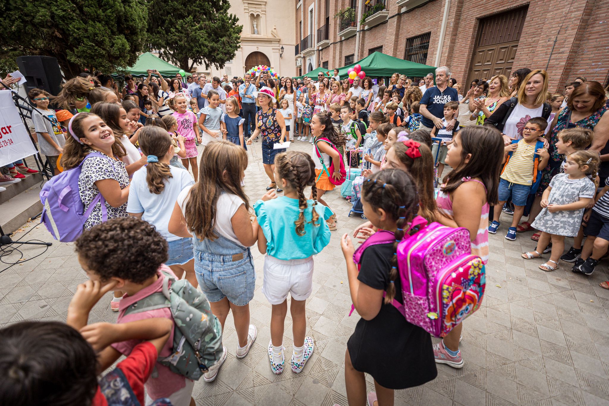 La vuelta al cole en Granada, en imágenes