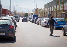 Una calle del polígono industrial de Asegra de Peligros.