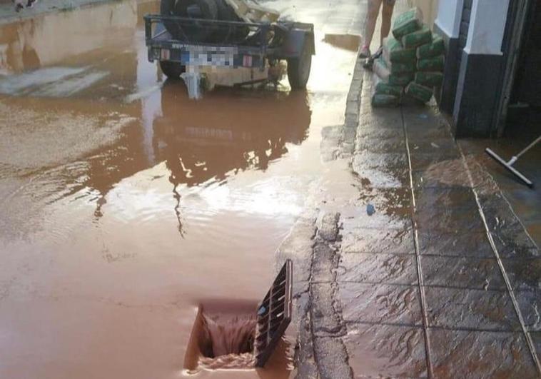 Calles de Cogollos de Guadix inundadas.