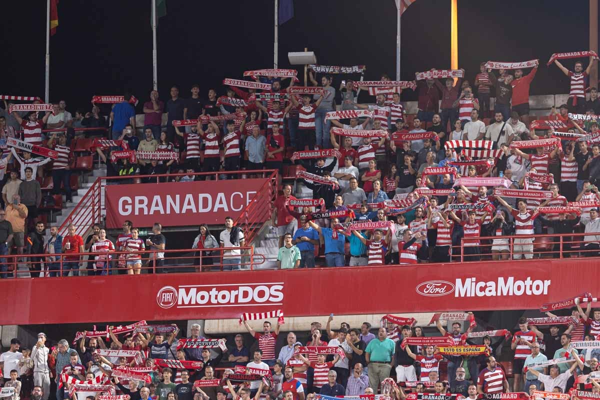Encuéntrate en la grada en el Granada-Girona