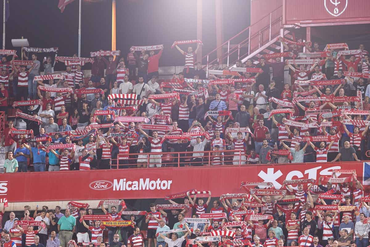 Encuéntrate en la grada en el Granada-Girona