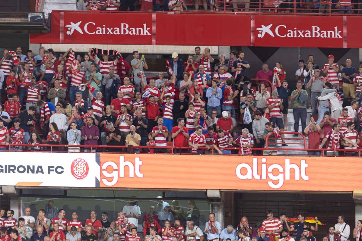 Encuéntrate en la grada en el Granada-Girona