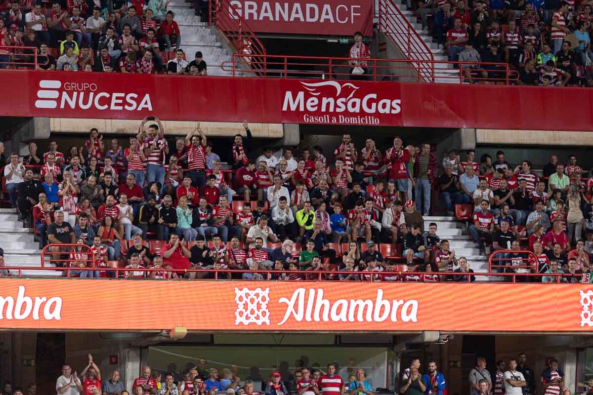 Encuéntrate en la grada en el Granada-Girona