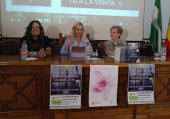 Alejandro Seral, María Espejo y María Collado, en la presentación del libro.