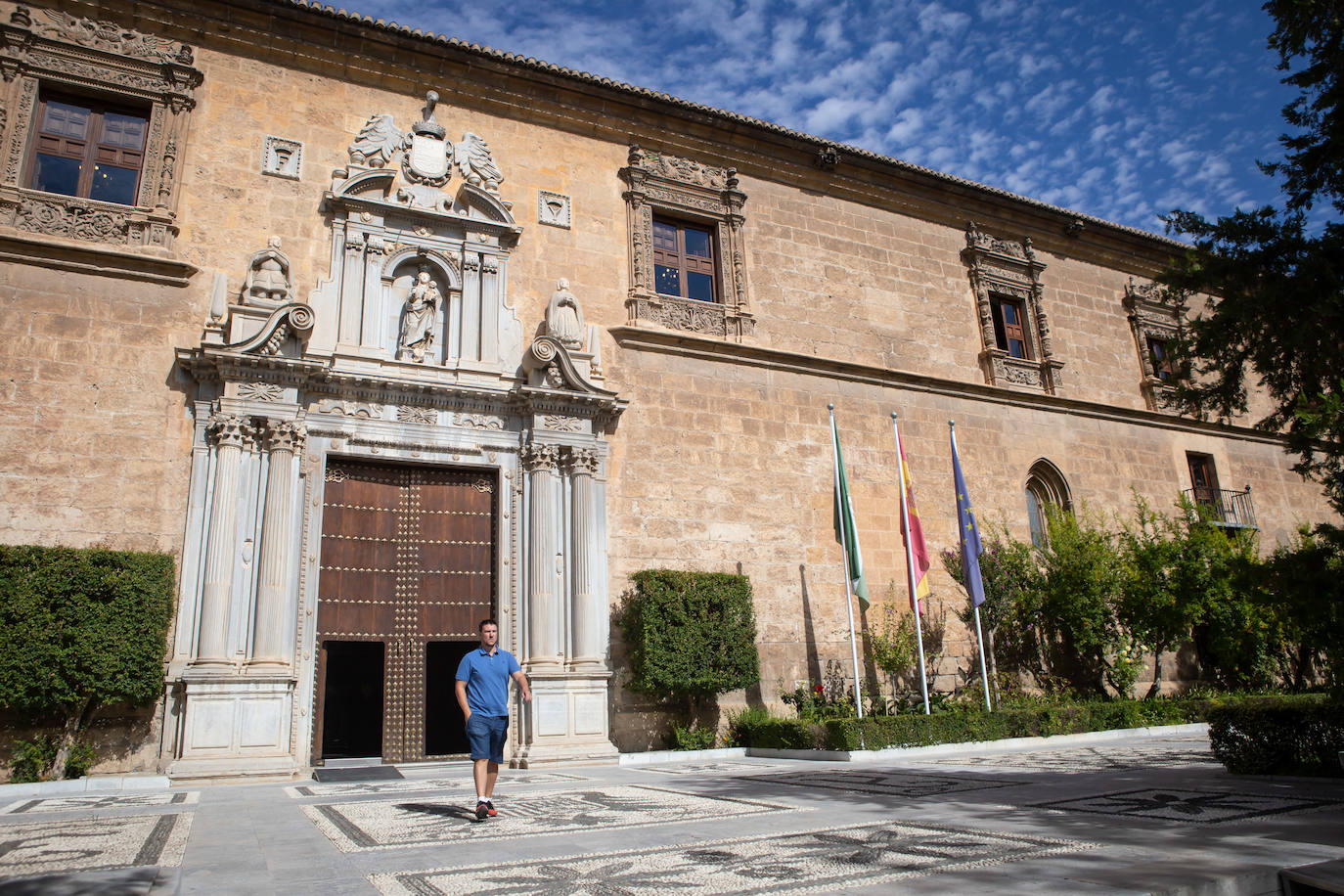 Fachada del Hospital Real, sede la Universidad de Granada fundada por Carlos V.
