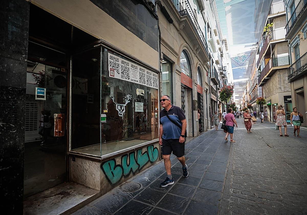 El Ayuntamiento estudia abaratar el precio de los parkings a los clientes del comercio local