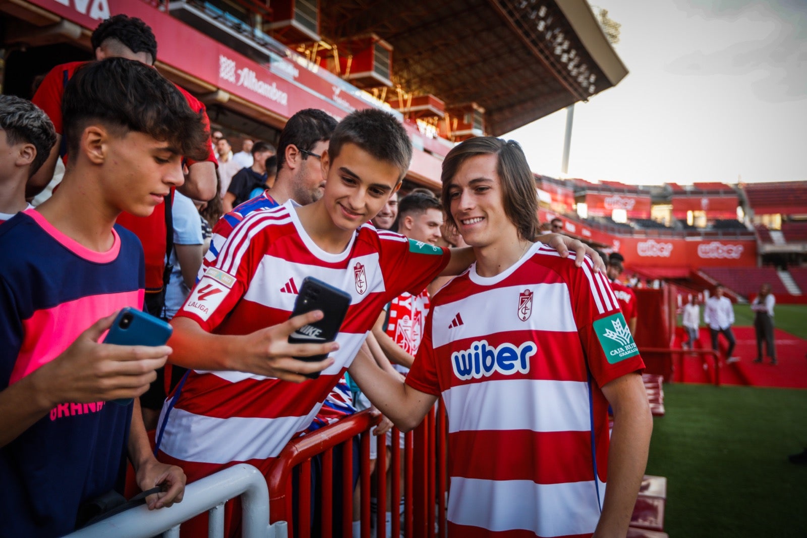La presentación de Lucas Boyé y Álvaro Fernández, en imágenes