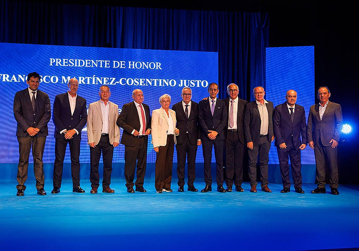 Los empresarios del mármol nombran presidente de honor a Francisco Martínez-Cosentino.