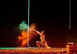 El Teatro Villa de Huércal-Overa acoge el circo y la magia de 'Arena Roja'