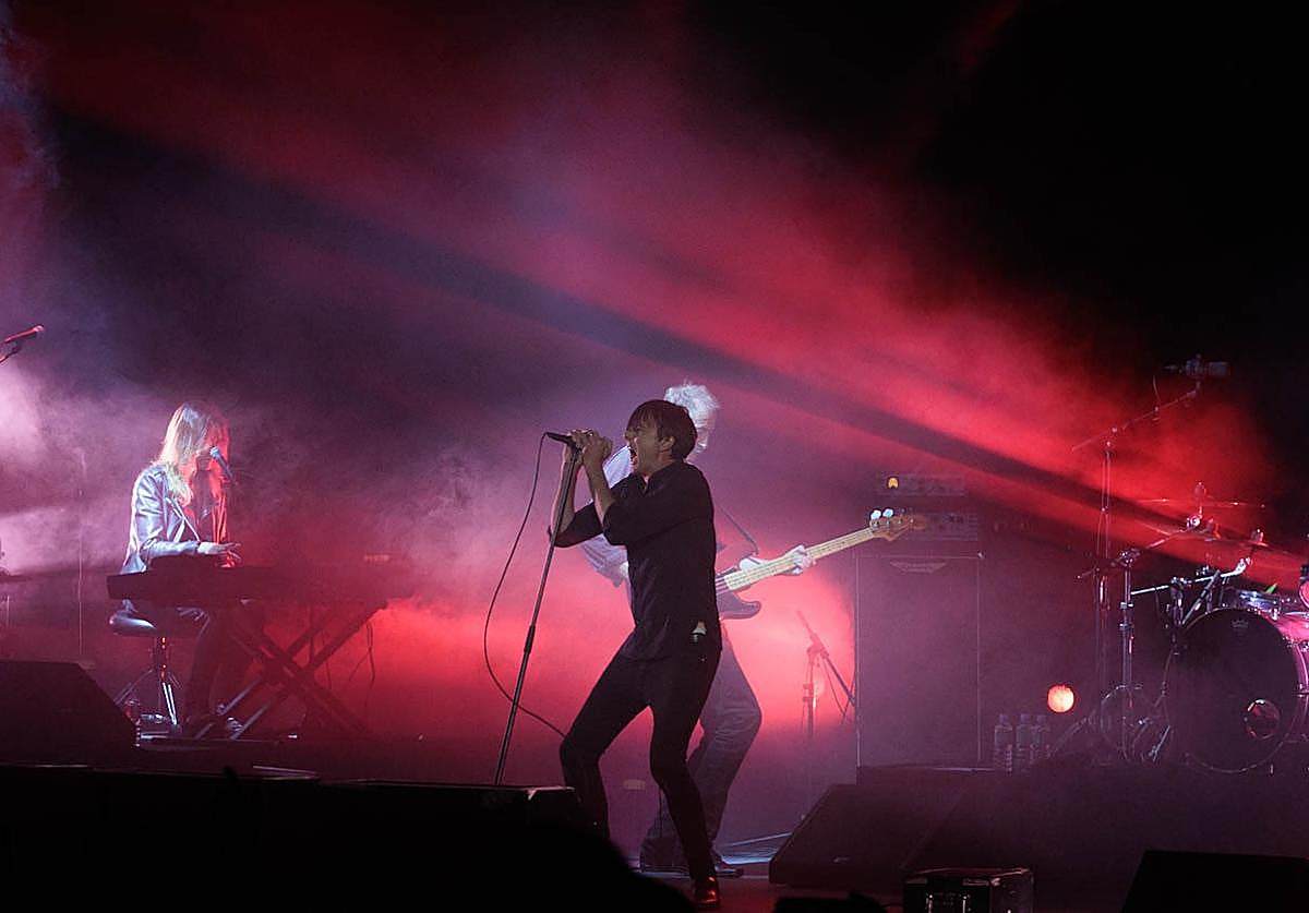 Suede pone en pie al Teatro del Generalife