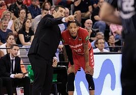 Pablo Pin habla con Joe Thomasson