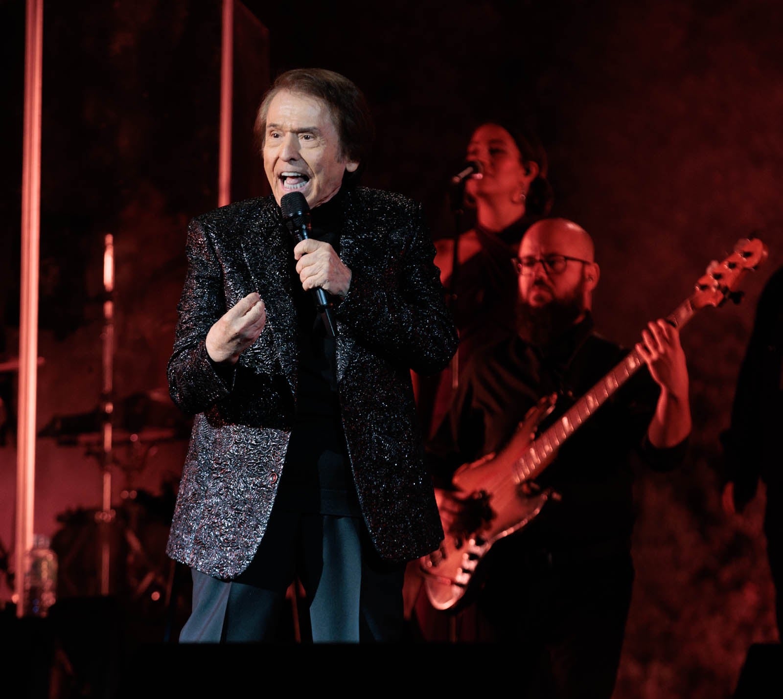 Las imágenes del concierto de Raphael en Granada