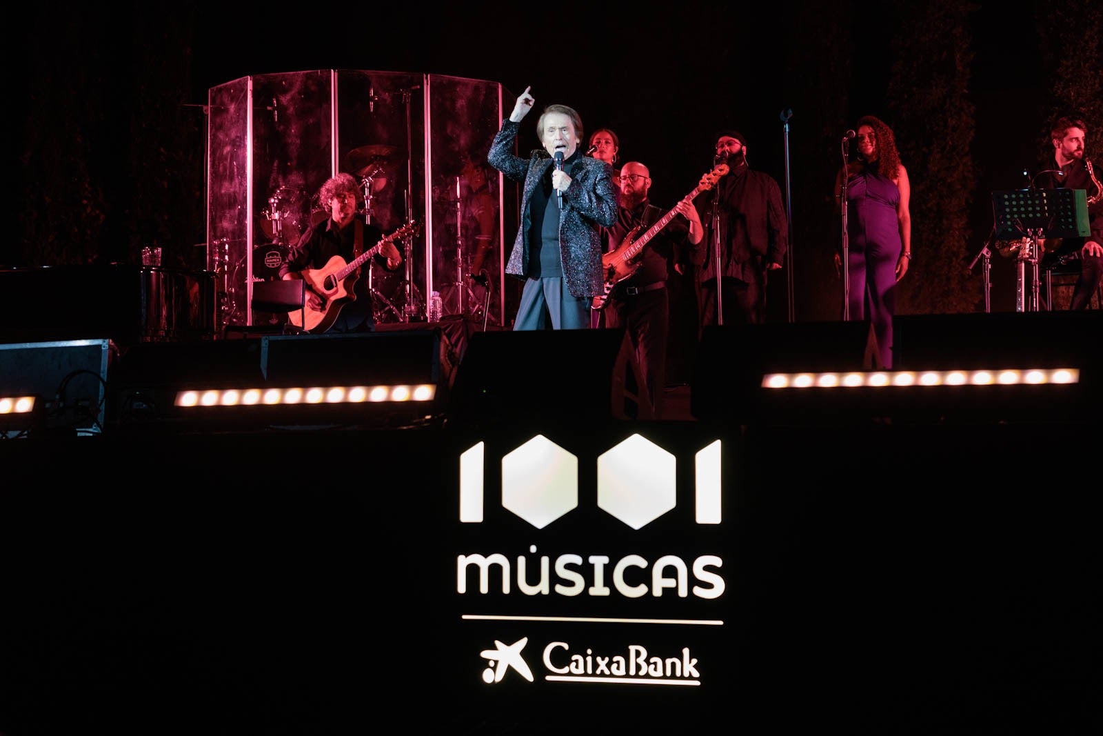 Las imágenes del concierto de Raphael en Granada