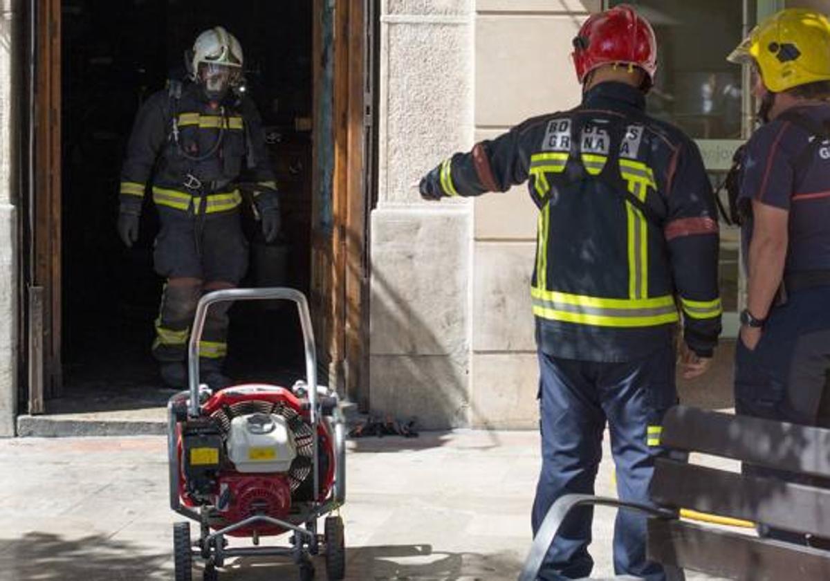 Bomberos de Granada en una actuación anterior