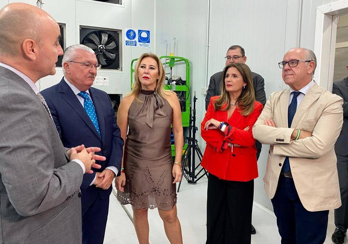 La consejera Carolina España y demás autoridades, durante su visita a las instalaciones de Cetemet.