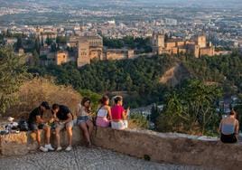 El mirador de San Miguel tiene una de las vistas más espectaculares de Granada