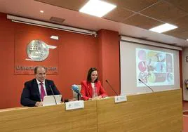 Nicolás Ruiz y Marta Torres presentan la programación cultural de la UJA para el último cuatrimestre del año.