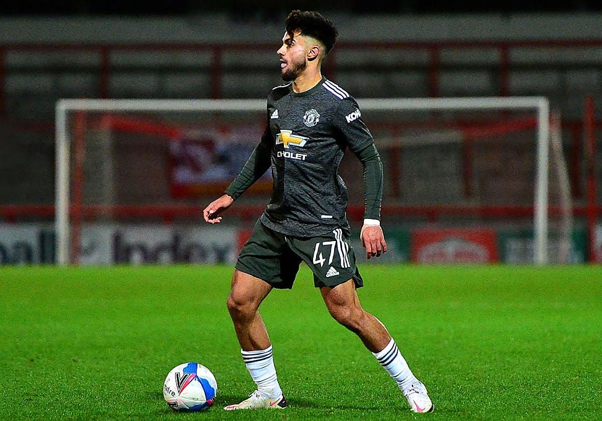 Arnau Puigmal se sacó el carnet de conducir en su etapa en el Manchester United.