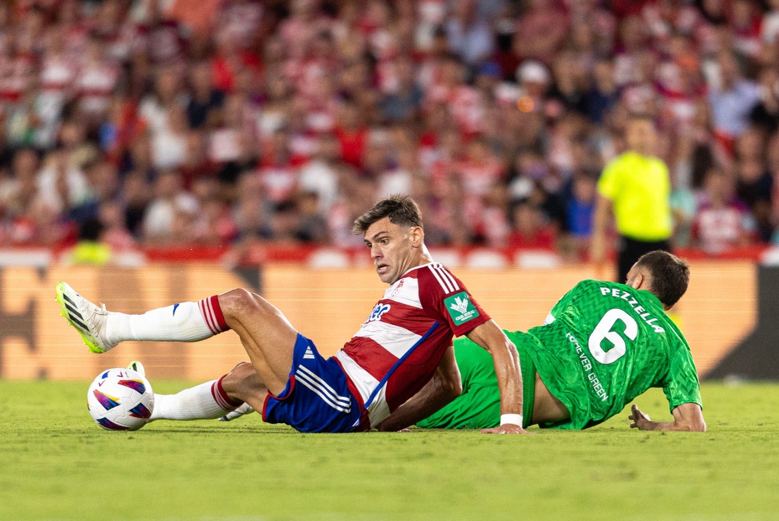 Las mejores jugadas del Granada-Betis, en imágenes