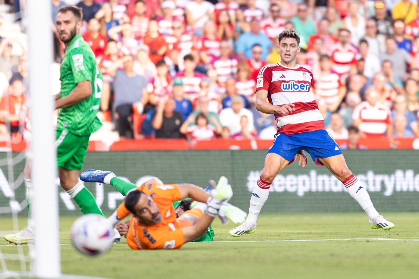 Las mejores jugadas del Granada-Betis, en imágenes