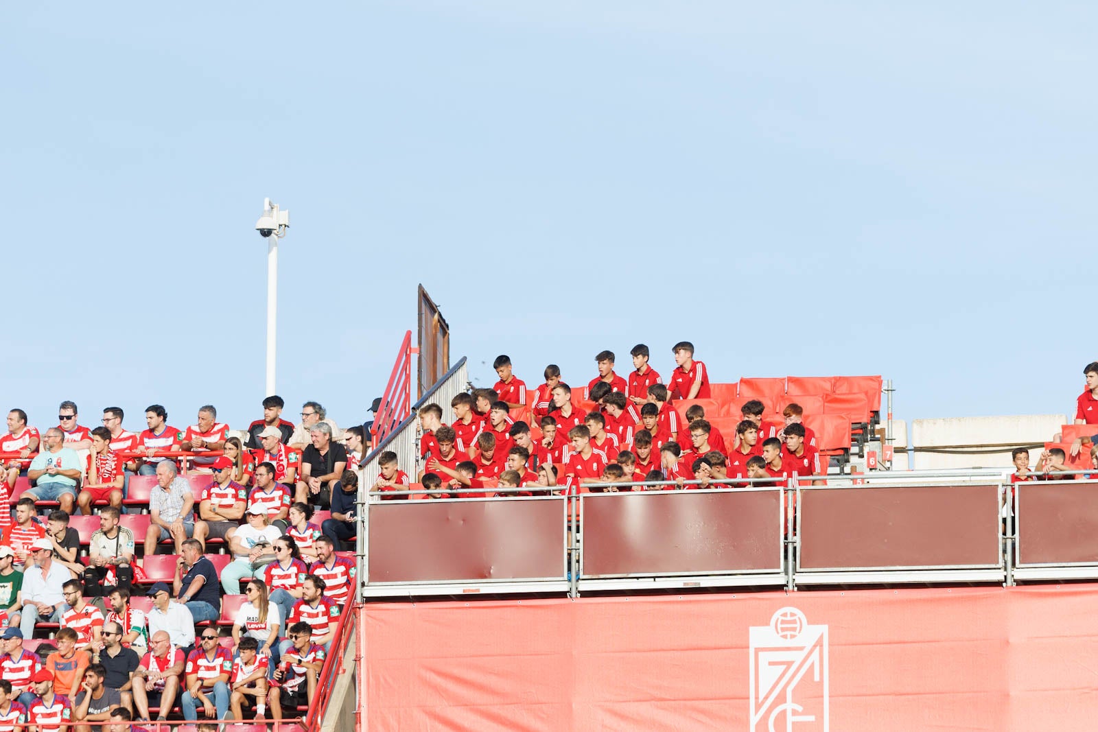 Búscate en la grada de Los Cármenes durante el Granada-Betis