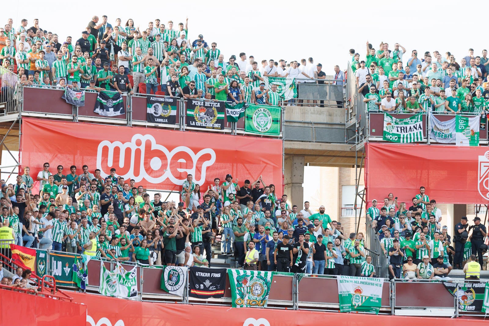 Búscate en la grada de Los Cármenes durante el Granada-Betis