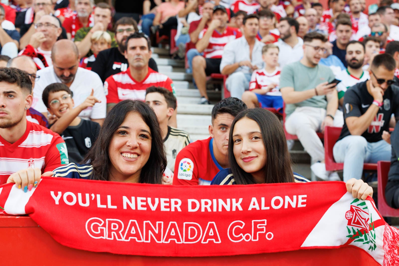 Búscate en la grada de Los Cármenes durante el Granada-Betis