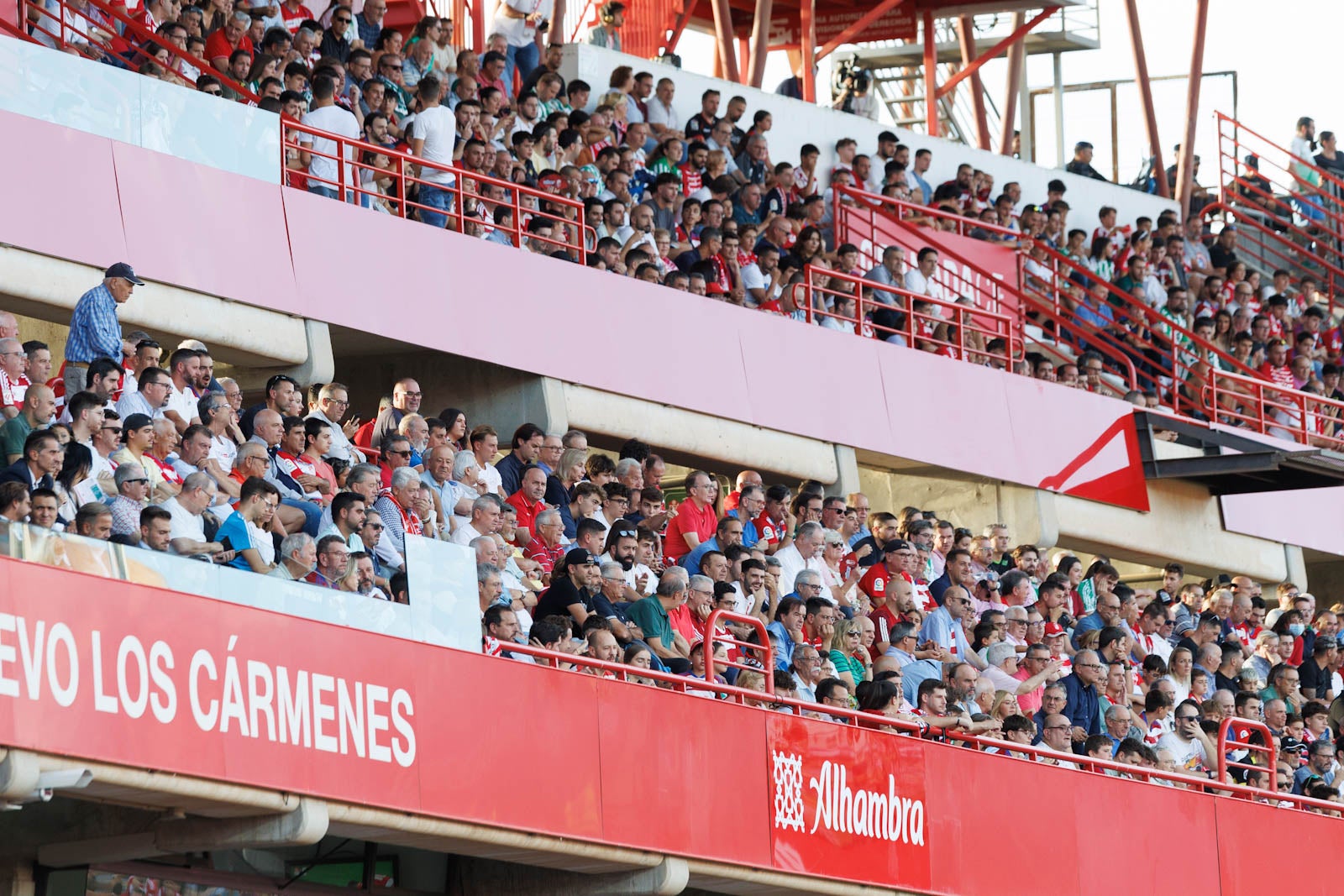 Búscate en la grada de Los Cármenes durante el Granada-Betis