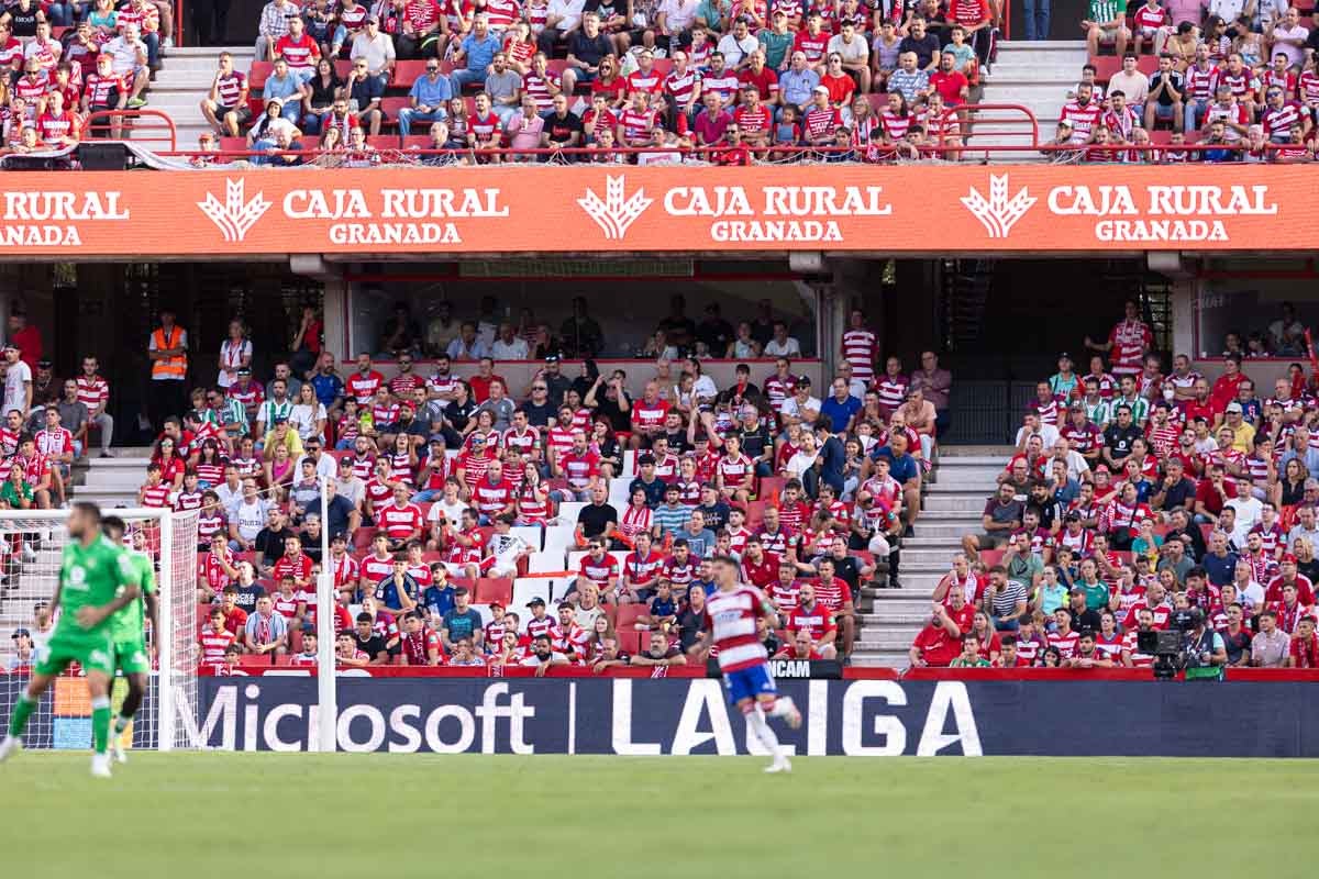 Las mejores jugadas del Granada-Betis, en imágenes