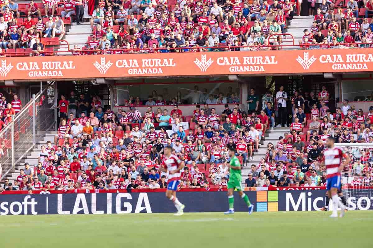 Las mejores jugadas del Granada-Betis, en imágenes